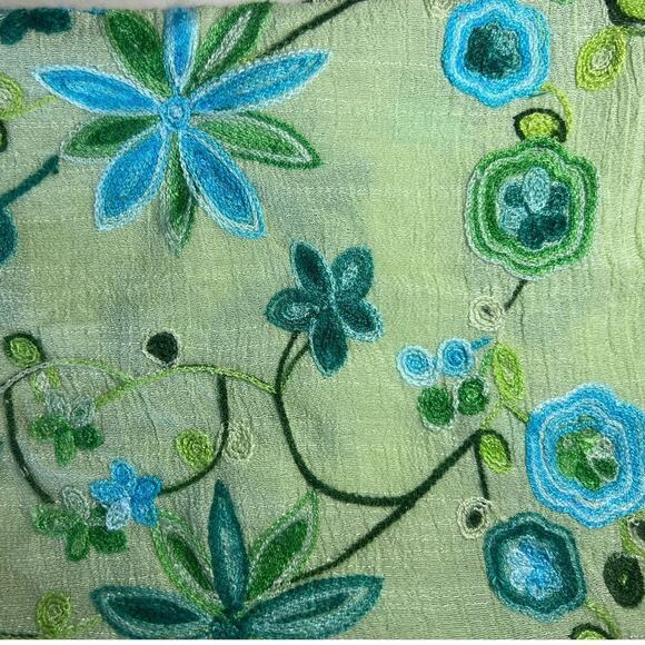 Figueroa & Flower Embroidered Blouse V-Neck, Bell Sleeve Green/Blue size Medium - Picture 9 of 14